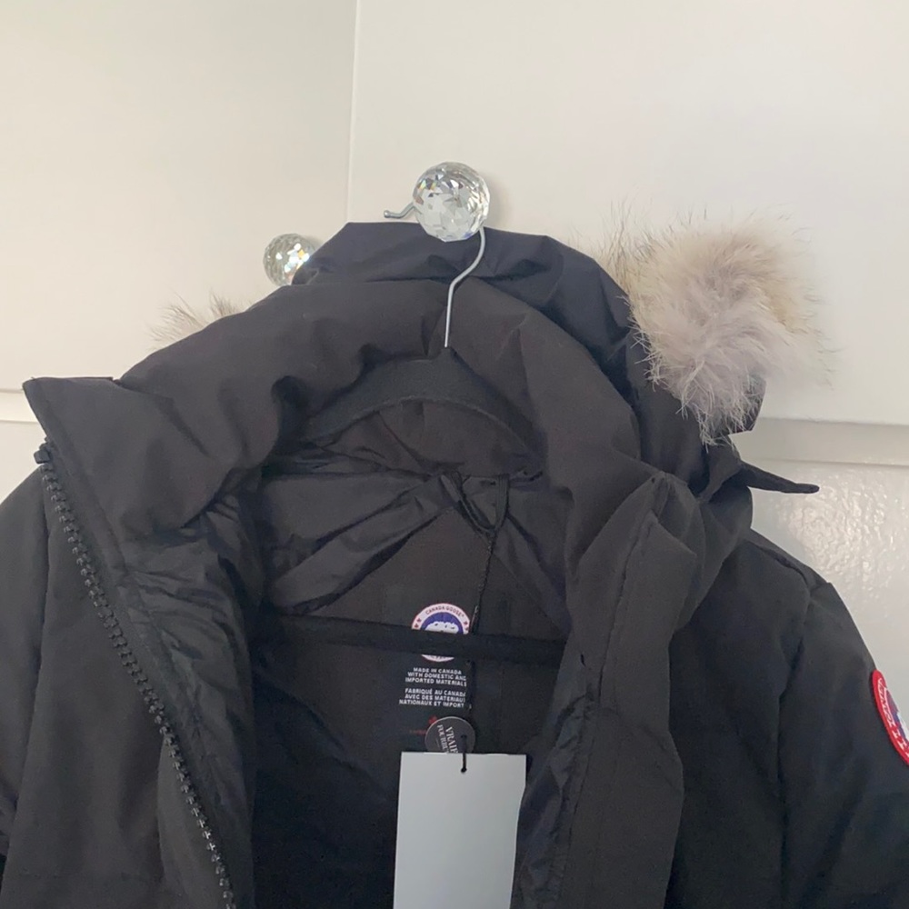 New,canada goose jacket in black